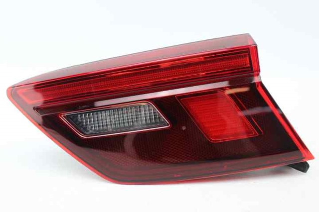 5NA945094F Piloto trasero interior derecho  en stock Sabadell