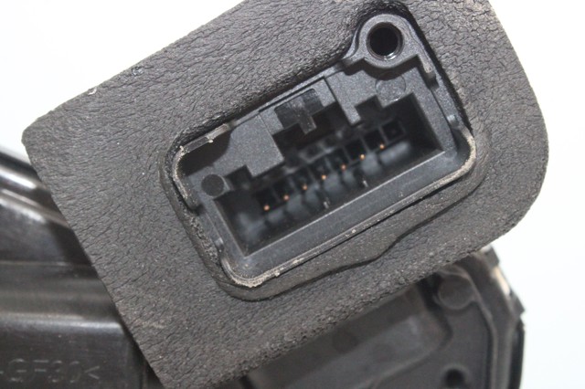 5NB837016C Cerradura de puerta delantera derecha  comprar en Reus