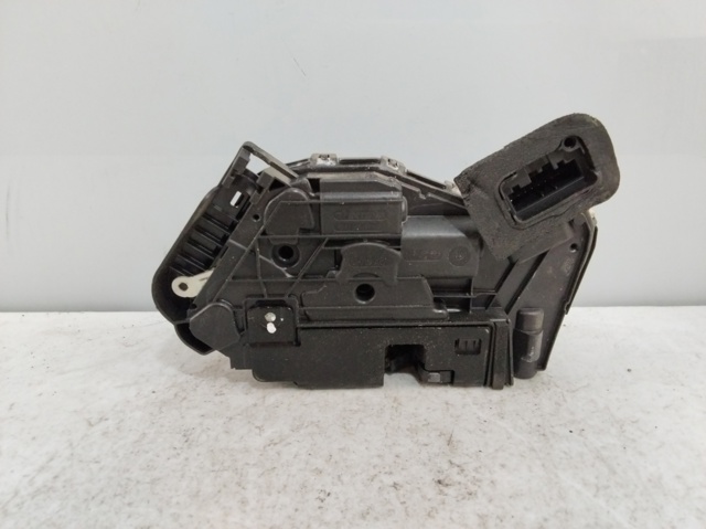 5NB837016E Cerradura de puerta delantera derecha comprar Sevilla
