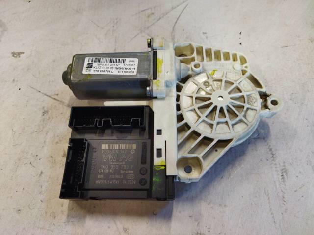 5P0837401N Motor del elevalunas de la puerta delantera izquierda  disponible Málaga