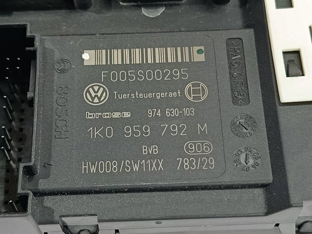 5P0837462 Mecanismo de elevalunas de la puerta delantera derecha  disponible Utrera