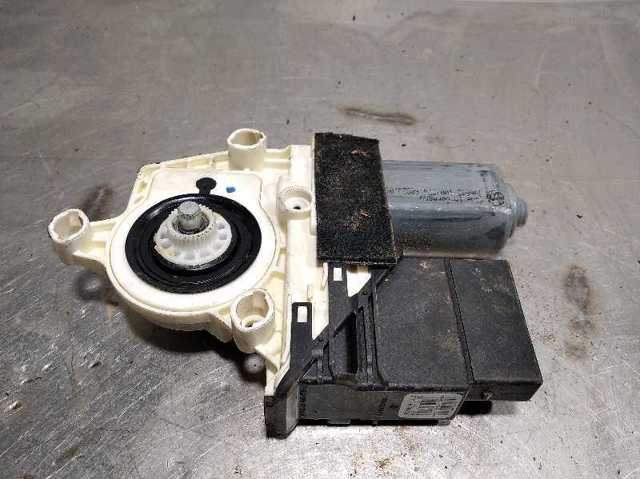 5P0839401 VAG Motor del elevalunas de la puerta trasera izquierda  en stock Córdoba