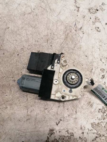 5P0839401 VAG Motor del elevalunas de la puerta trasera izquierda  disponible Vigo