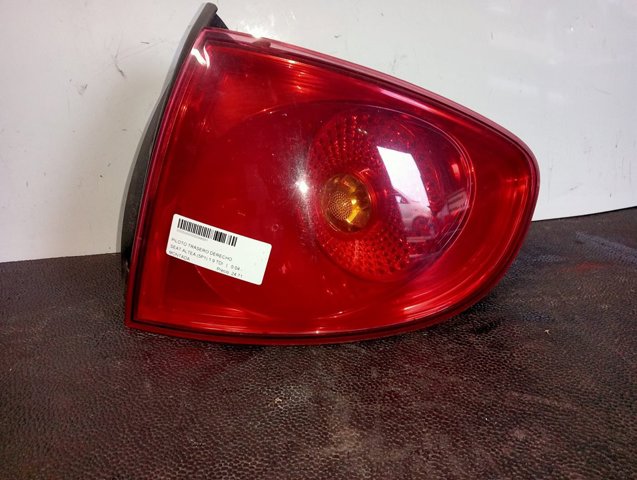 5P0945112B Piloto trasero derecho  disponible Utrera