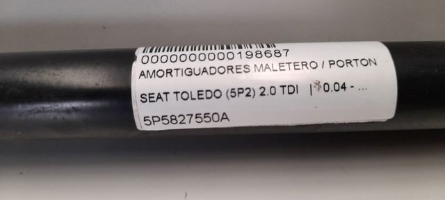 5P5827550A Amortiguador de la tapa del maletero  disponible Málaga