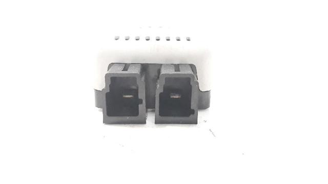 5Q0035570 Amplificador de señal de antena  disponible Utrera