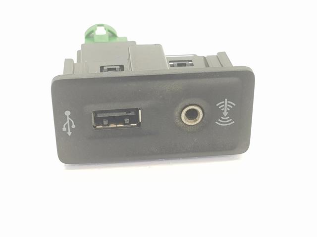 Cargador usb 5Q0035726E VAG