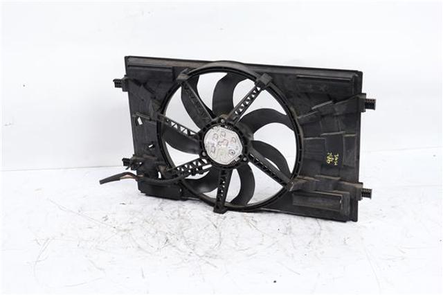 5Q0121203CN Difusor del radiador de refrigeración con motor y hélice  disponible Utrera