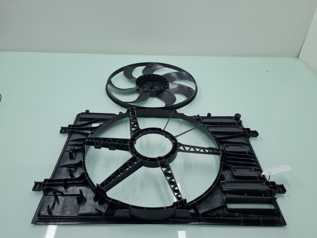 VAG 5Q0121203DE Difusor del radiador de refrigeración con motor y hélice  disponible Valladolid