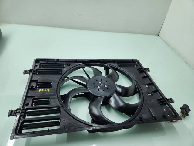 VAG 5Q0121203DE Difusor del radiador de refrigeración con motor y hélice  disponible Valladolid
