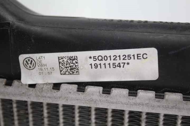 5Q0121251EC Radiador de refrigeración del motor  disponible Utrera