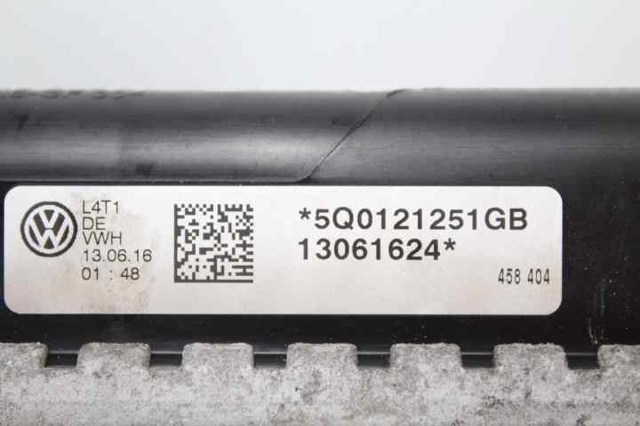 5Q0121251GB Radiador adicional de refrigeración del motor  en stock Granada