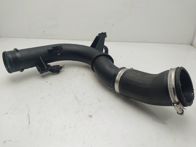 Tubo flexible de aire de sobrealimentación derecho 5Q0145770 VAG/Skoda