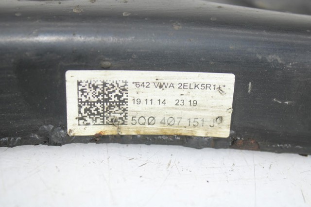 5Q0407151J Brazo inferior izquierdo de la suspensión delantera  en stock Sabadell