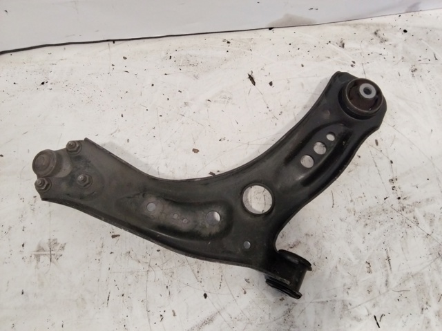 5Q0407151L Brazo inferior izquierdo de la suspensión delantera  comprar en Pontevedra
