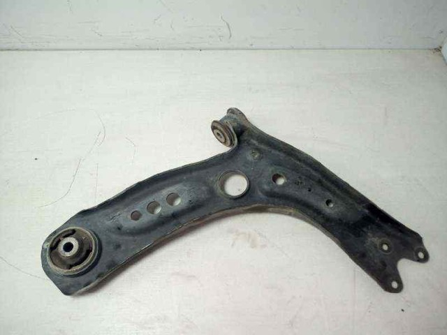 5Q0407151L Brazo inferior izquierdo de la suspensión delantera  comprar en Pontevedra