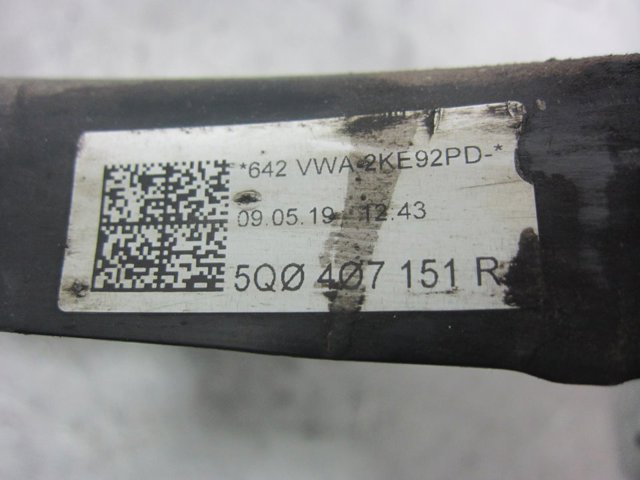 VAG 5Q0407151R Brazo inferior izquierdo de la suspensión delantera  en stock Valencia