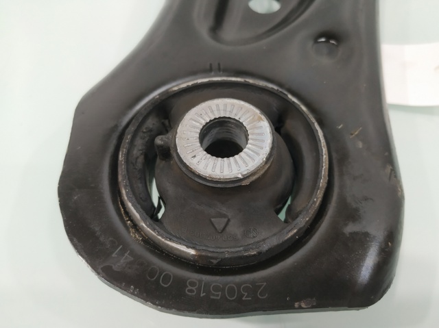 5Q0407152L Brazo inferior derecho de la suspensión delantera  disponible Málaga