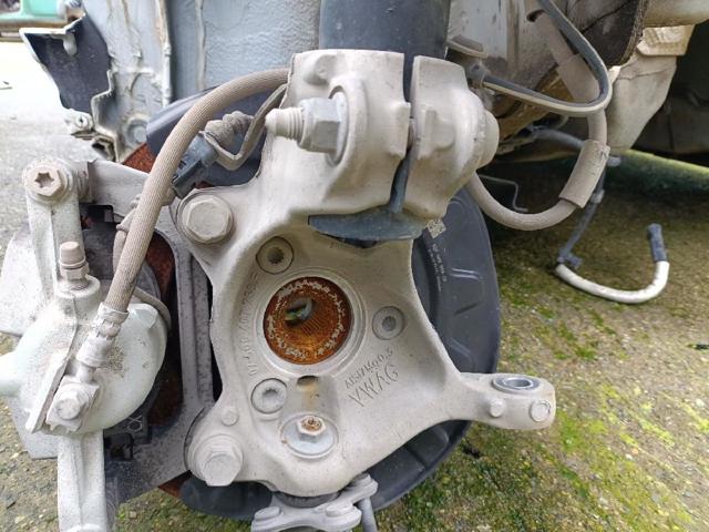 Muñón del eje, soporte de rueda, delantero derecho 5Q0407254C VAG