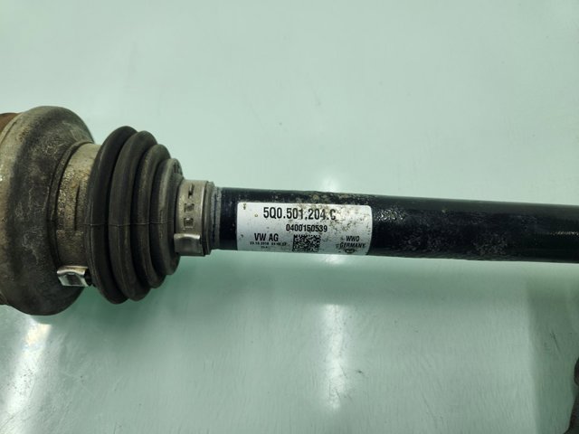 VAG 5Q0501204C Semieje trasero derecho  disponible Lugo