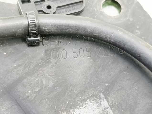 VAG 5Q0505226C Brazo de suspensión, trasera derecha  en stock Terrassa
