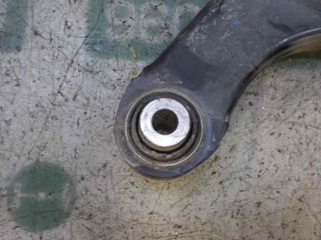 5Q0505323D Brazo superior de suspensión trasera izquierdo/derecho  disponible Utrera