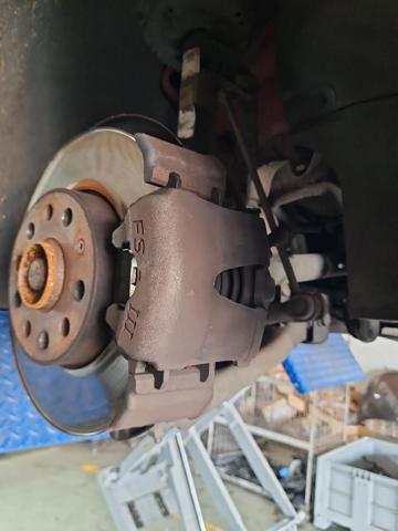 5Q0615124 VAG Pinza de freno delantera derecha  disponible Vigo