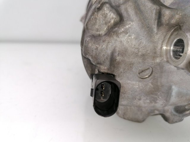 VAG 5Q0820803 Compresor de aire acondicionado  en stock Terrassa