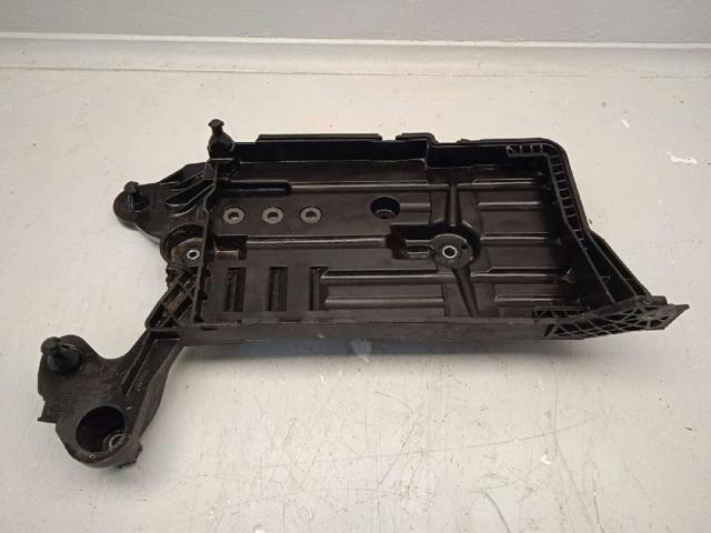 5Q0915331K VAG Bandeja de la batería  comprar en Lleida