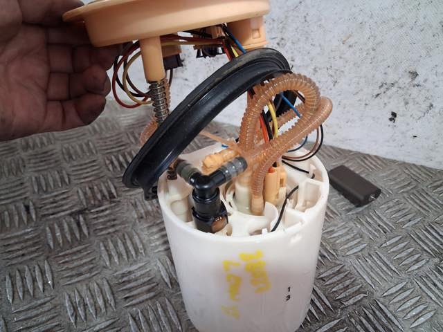 5Q0919050P Módulo de bomba de combustible con sensor de nivel de combustible  disponible Burgos