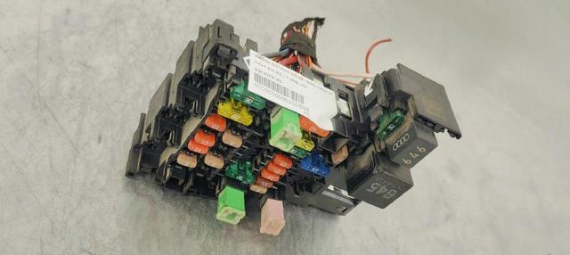 5Q0937615C VAG Caja de fusibles trasera interior comprar Madrid