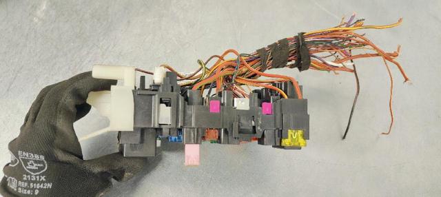 VAG 5Q0937615C Caja de fusibles trasera interior  en stock Terrassa