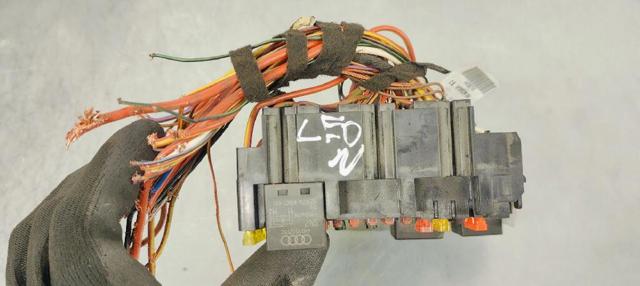 VAG 5Q0937615C Caja de fusibles trasera interior comprar Tarragona