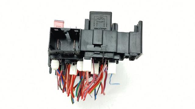 5Q0937615C Caja de fusibles trasera interior comprar Sevilla