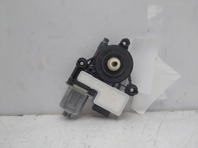 VAG 5Q0959408 Motor del elevalunas de la puerta trasera derecha  en stock Salamanca