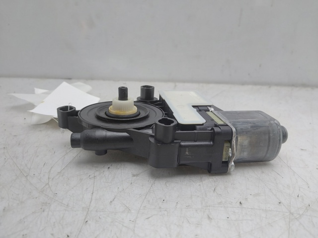 5Q0959408 Motor del elevalunas de la puerta trasera derecha  en stock Granada
