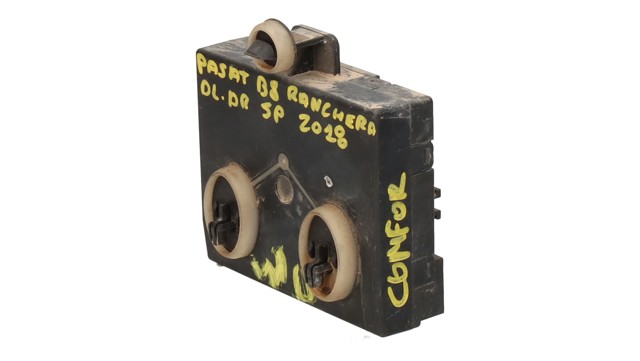 5Q0959592B Unidad de confort de la puerta delantera  en stock Sabadell