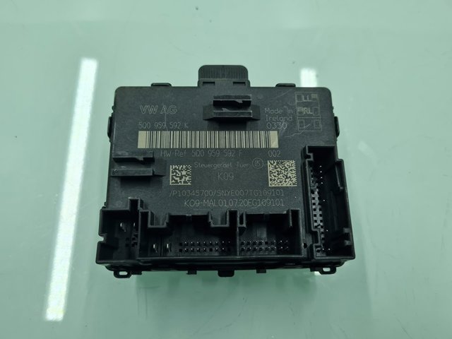 5Q0959592F Unidad de confort de la puerta delantera  disponible Málaga