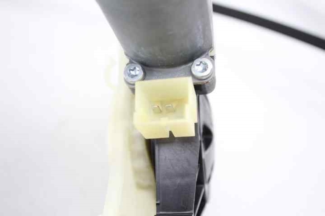 5Q0959801 Motor del elevalunas de la puerta trasera izquierda  disponible Utrera