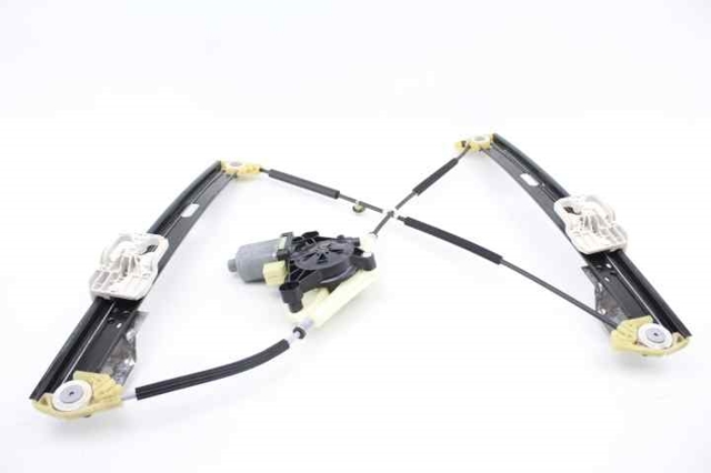 VAG 5Q0959801 Motor del elevalunas de la puerta trasera izquierda  en stock Terrassa