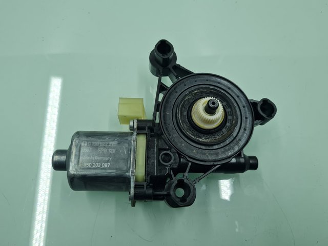 5Q0959801A VAG Motor del elevalunas de la puerta delantera izquierda  disponible Vigo