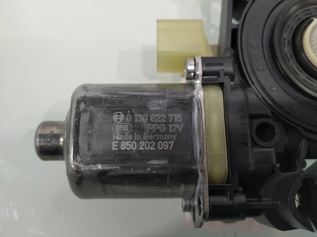 VAG 5Q0959801A Motor del elevalunas de la puerta delantera izquierda  disponible Lugo