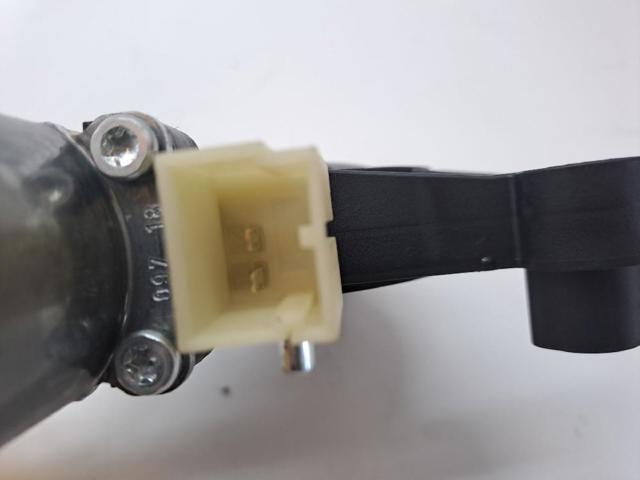 5Q0959801B Motor del elevalunas de la puerta delantera  disponible Málaga