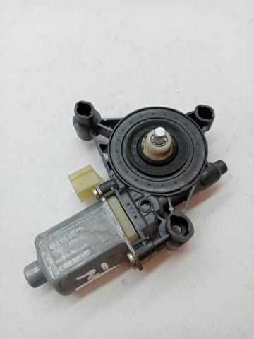5Q0959801B Motor del elevalunas de la puerta delantera  disponible Utrera