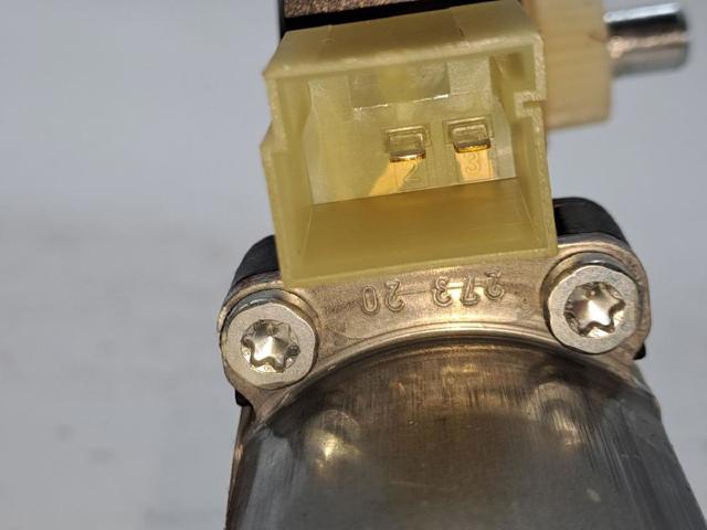 5Q0959801C Motor del elevalunas de la puerta delantera izquierda  comprar en Zaragoza