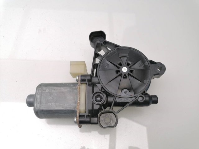 5Q0959802B Motor del elevalunas de la puerta delantera derecha  disponible Málaga