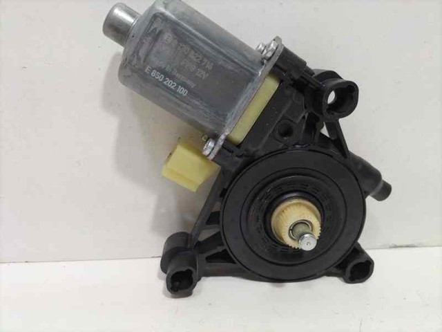 VAG 5Q0959802B Motor del elevalunas de la puerta delantera derecha  en stock Terrassa