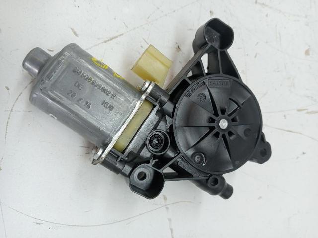 5Q0959802B Motor del elevalunas de la puerta delantera derecha  disponible Utrera