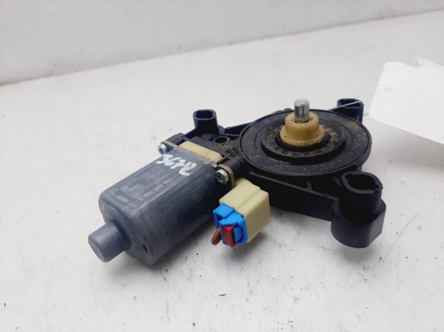 5Q0959802C Motor del elevalunas de la puerta delantera derecha  disponible Málaga