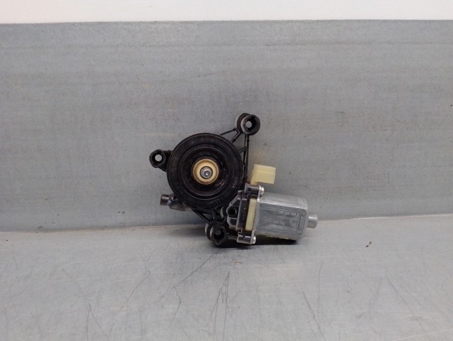 VAG 5Q0959802C Motor del elevalunas de la puerta delantera derecha  disponible Lugo